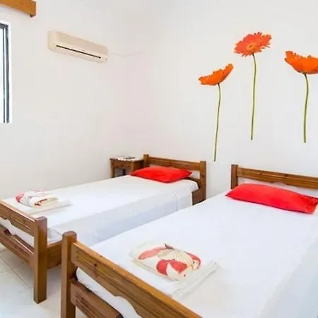 Evi And Apartahotel